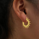 Boucles d'oreilles créoles plaquées Totem Sun pour femmes, en acier inoxydable